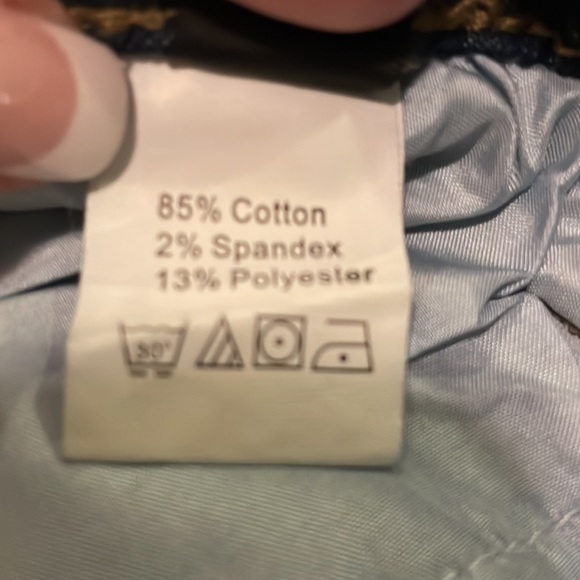 Cropped jeans with Peek a boo side slit with buckle - Picture 5 of 5